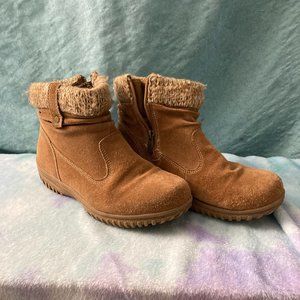 Brown Khombu boots, fluffy, round toed, good for mostly any use, hard toed